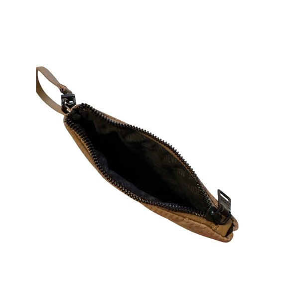 Steve Madden Quilted Tan Wristlet With Zipper Closure & Detachable Strap - Picture 3 of 5